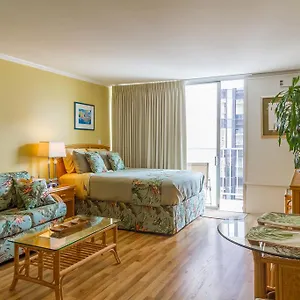 Tropical At Marine Surf Waikiki: Beachfront Oasis With Full Kitchen Honolulu